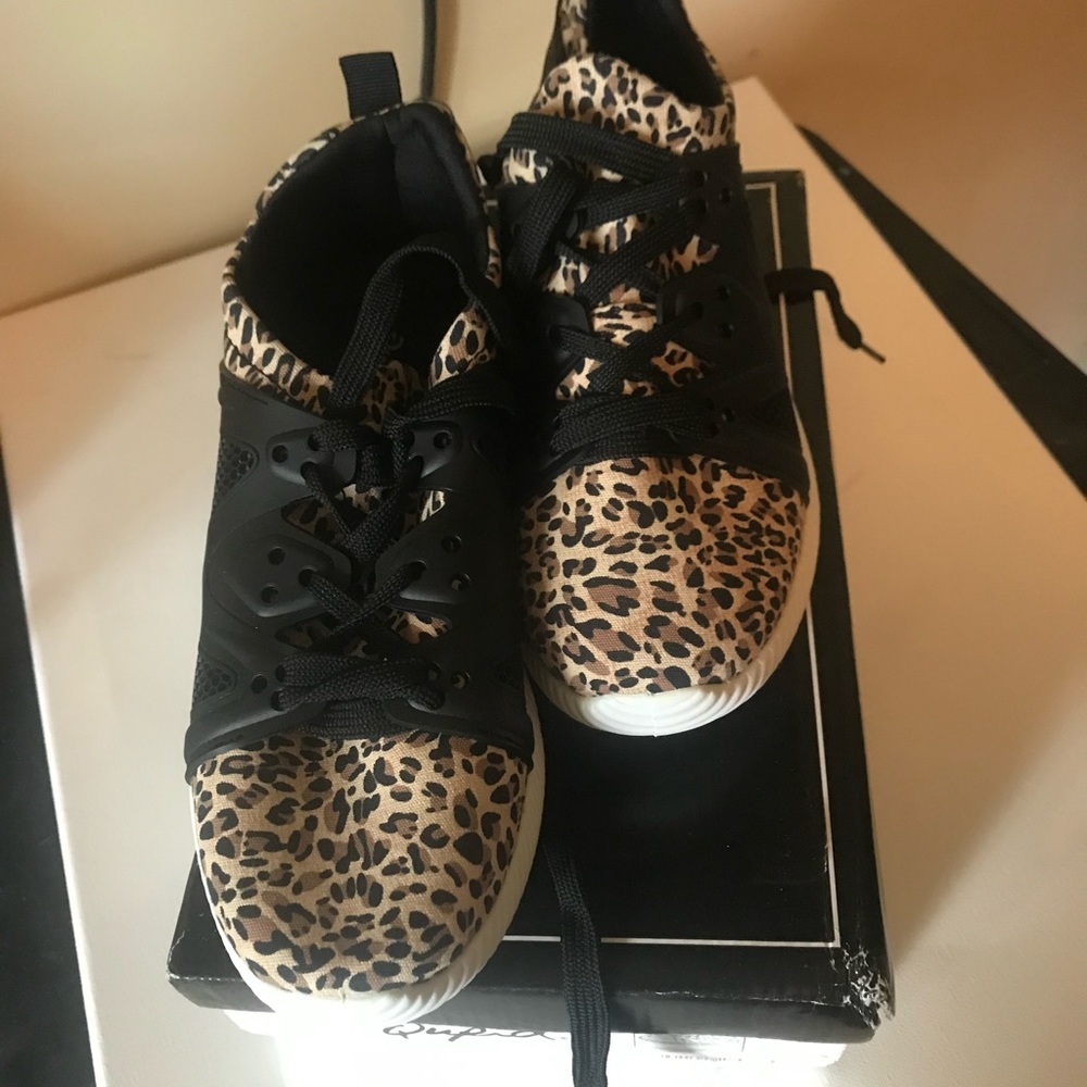 Qupid cheetah tennis shoes 7.5